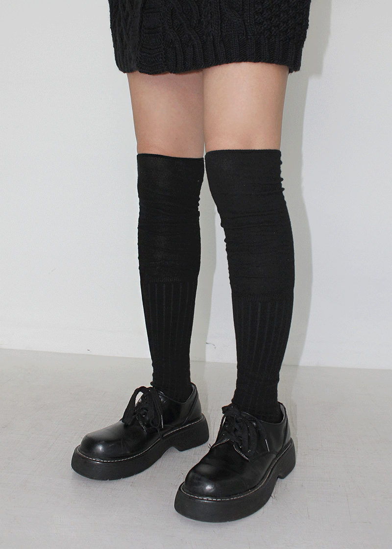 layered knee high socks (3c)