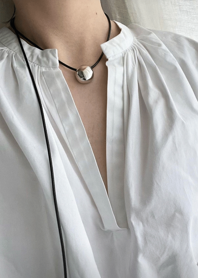 pebble black strap necklace (2c)