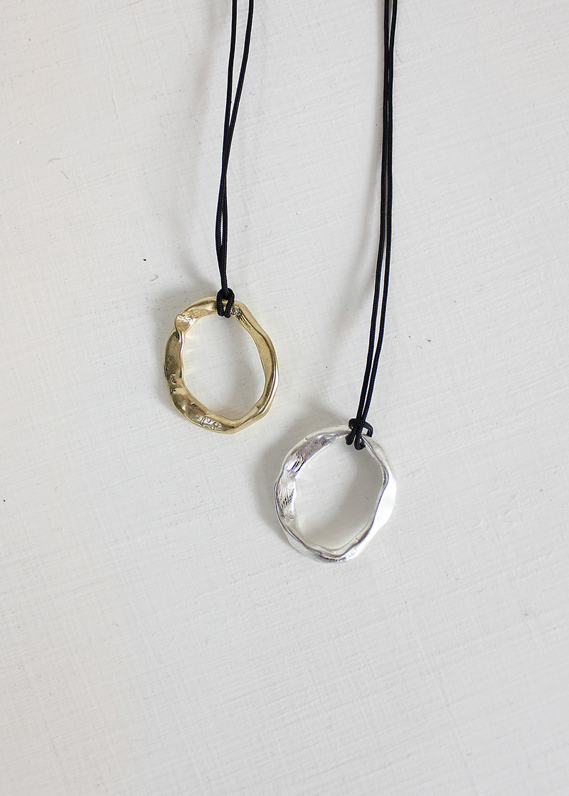 brass crushed circle necklace (2c)